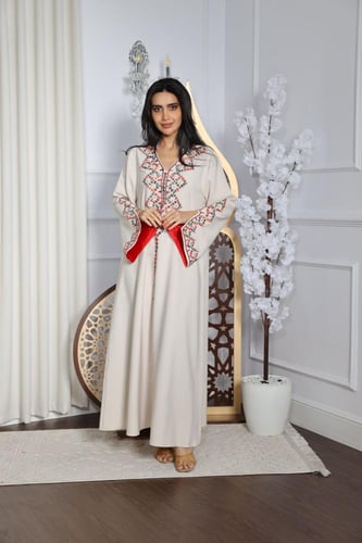 جلابية بخامة باربي بتطريز راقي في الرقبة والكم وإض...