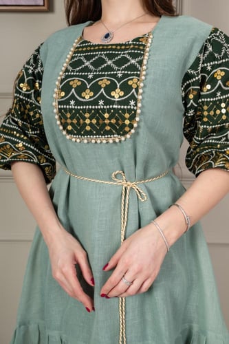 جلابية لينن ممزوجة بأكمام لينن مطرز