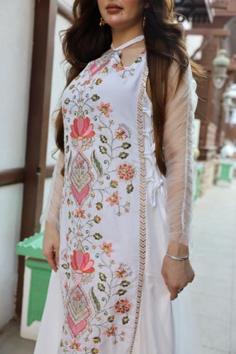 جلابية لينن بتطريز كامل فخم وبشت من التل المزموم ف...