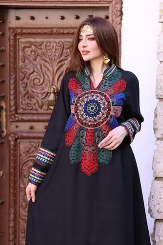 جلابية كريب بحريني مطرزة بألوان جميلة