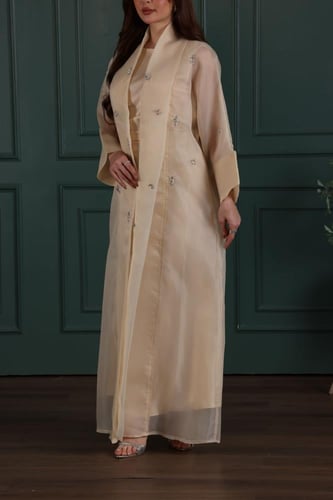 جلابية قطعتين بخامة الأورجنزا مطرزة بالكرستال وبطا...