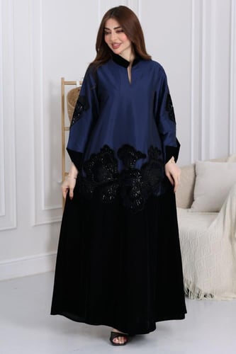 جلابية مخمل ممزوجة بخامة تفته واقفة وكلفة مطرزة في...