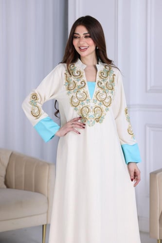 جلابية لينن بتطريز شك يدوي فاخر في الصدر