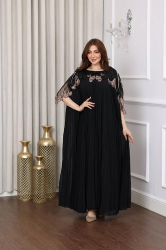 جلابية جورجيت كسرات بكلفة تطريز طاوؤس في الكتف