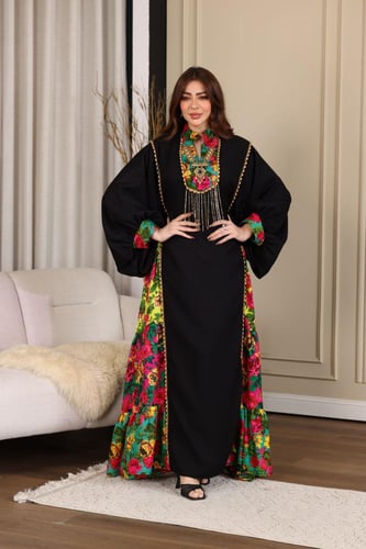 جلابية كريب بحريني بجوانب شالكي ملون وأكسسوارات في...