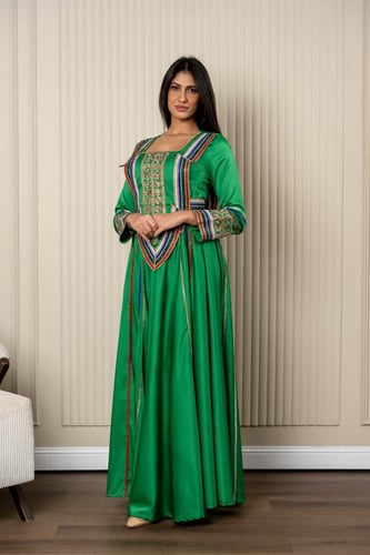 جلابية راقية بتطريز عسيري لهوية اليوم الوطني