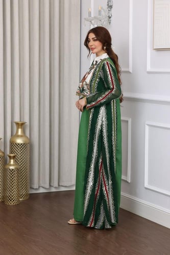 جلابية لينن ممزوجة بخامة الجورجيت المطرز وصورة في...