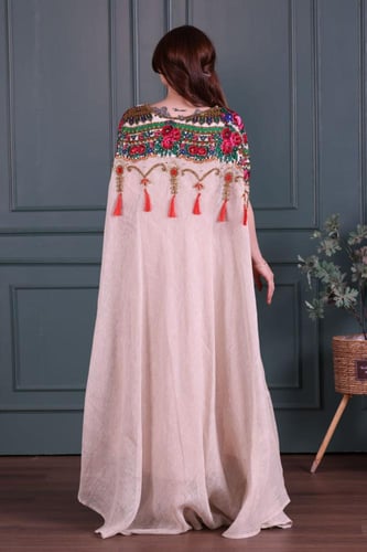 جلابية لينن خيش بتدخيله خامة الشالكي وتطريز أنيق