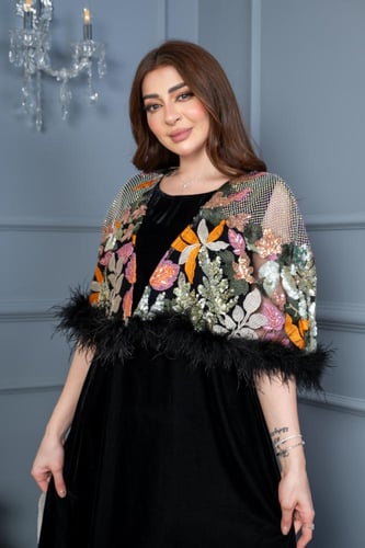 جلابية مخمل راقية بإضافة شبك الترتر اللماع والريش...