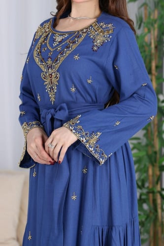 جلابية لينن بتطريز شك يدوي فاخر و كسرات في الجوانب