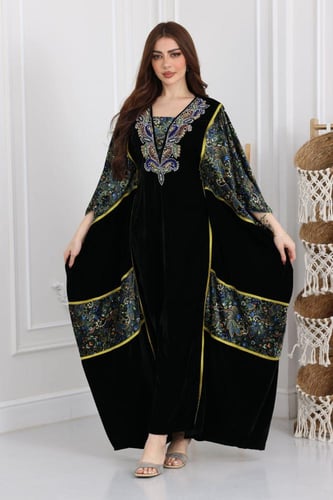 جلابية مخمل فراشة بتطريز شك يدوي في الصدر ممزوجة ب...