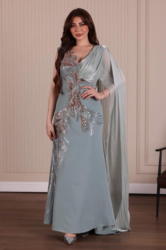 فستان كريب بتطريز طاؤوس