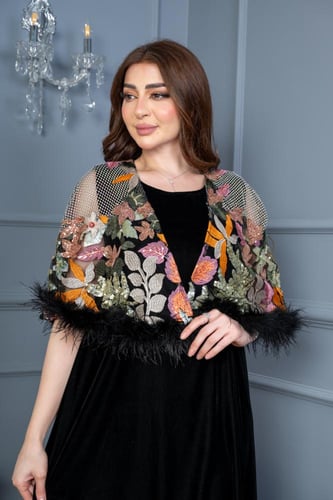 جلابية مخمل راقية بإضافة شبك الترتر اللماع والريش...