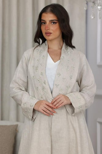 جلابية قطعتين لينن وتطريز كرستال في الصدر والأكمام