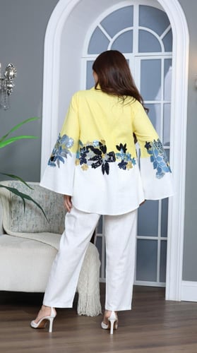 طقم بتطريز مورد واكمام واسعة