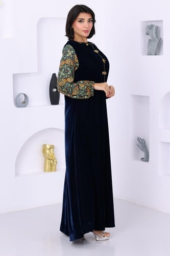 جلابية مخمل بتطريز شك يدوي و اكمام شالكي شيفون