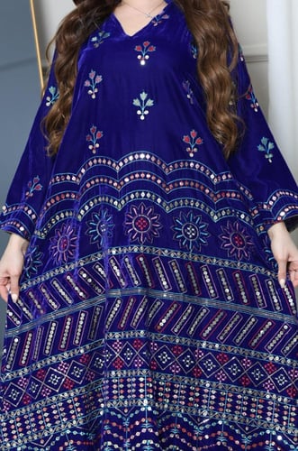 جلابية مخمل بتطريز ملون