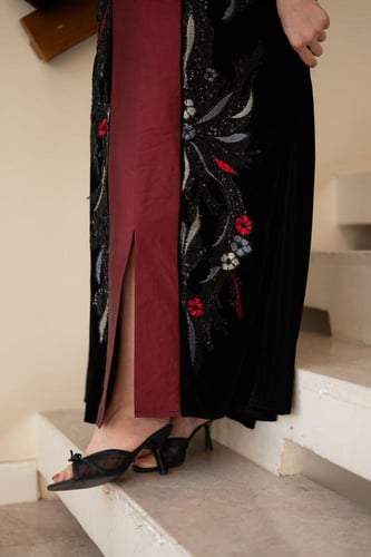 جلابية مخمل بكلفة مطرزة ممزوجة بخامة التفتة ( تصمي...