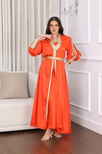 جلابية ساتان قطعتين متصلة بكلفة ذهبية لامعه