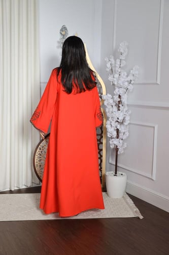 جلابية بخامة باربي بتطريز راقي في الرقبة والكم وإض...