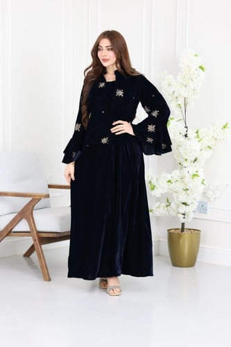 جلابية مخمل قطعتين بجاكيت مطرز ترتر وكم فرنسي