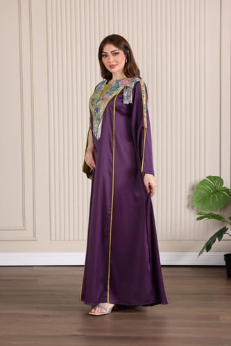 جلابية ساتان بتدخيلة الترتر الملون وهدب لماع