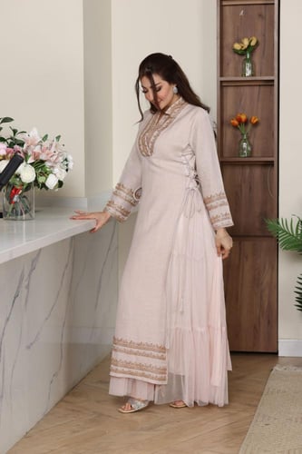 جلابية لينن ببطانة تل وحبال جانبية بتطريز برونزي أ...