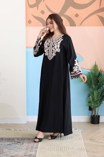 جلابية كريب بتطريز شك و كمبيوتر في الاكمام والصدر