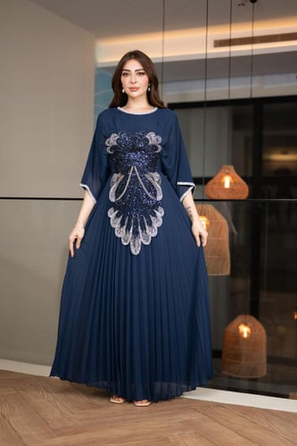 جلابية جورجيت كسرات بكلفة تطريز الطاووس في الوسط