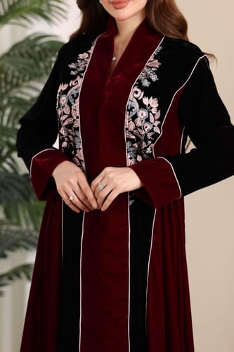 جلابية مخمل بتطريز كمبيوتر في الامام والخلف