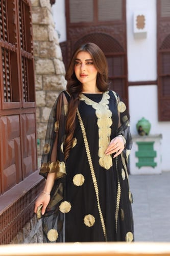 جلابية ( نشل ) بالتل والتطريز الذهبي