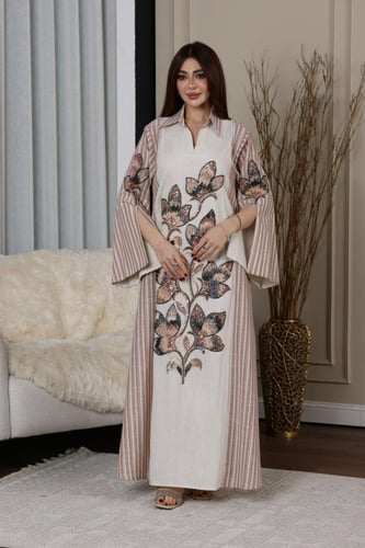 جلابية ليين مقلمة برقبة قلاب وكلفة مطرزة من الامام...