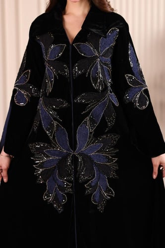 جلابية مخمل بتطريز مورد