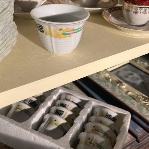 درزن فناجيل عتيقة | ختم أحمر صيني