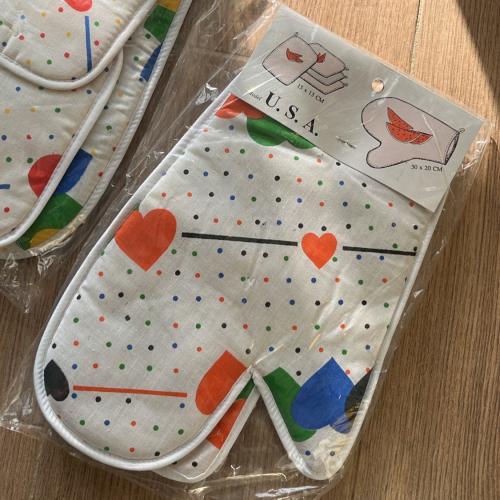 مجموعة فنتج من ( قفاز و بيز المطبخ )