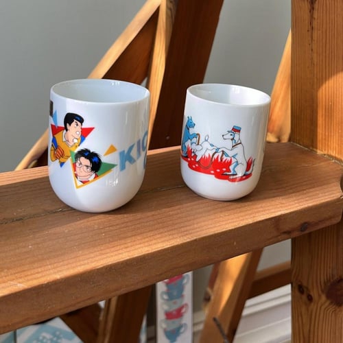كوب صناعة يابانية فنتج ونادر يحمل رسوم لشخصيات كرت...