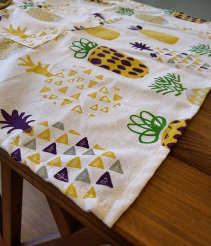 مريلة برسومات ( اناناس )