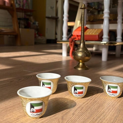 فنجال ياباني اصدار قديم | يحمل علم دولة الكويت