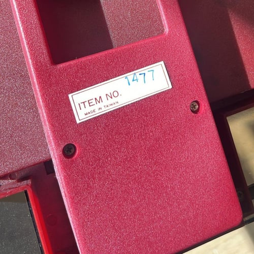 ساعة حائط اصدار قديم مخزّن