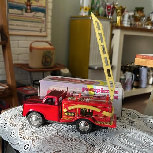 شاحنة رجل الإطفاء من " حديد صاج " اصدار قديم