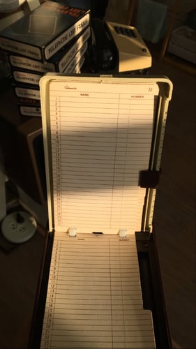 مكتشف قائمة الهاتف