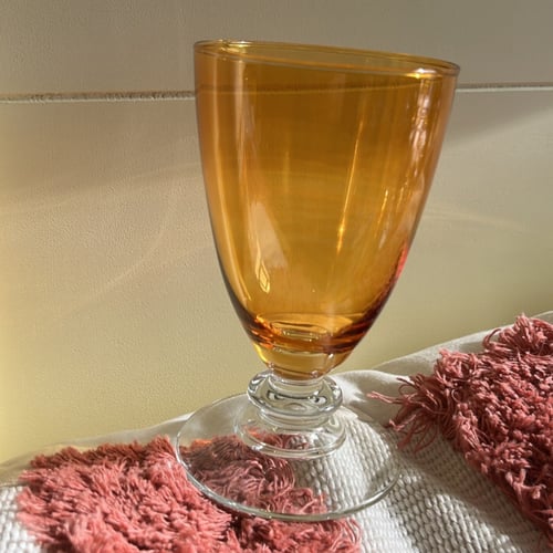 قلاص فنتج لون العنبر