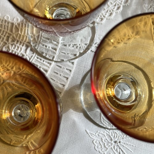 قلاص فنتج لون العنبر