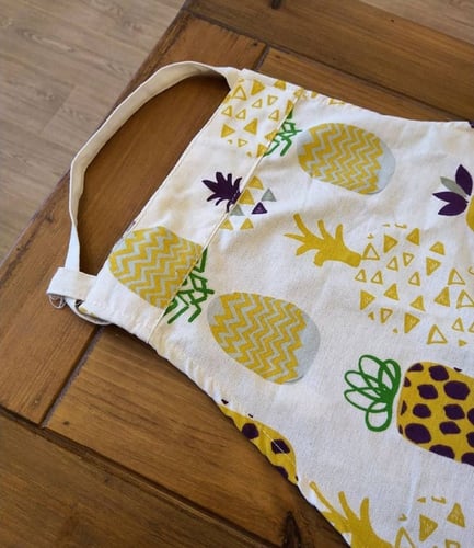 مريلة برسومات ( اناناس )