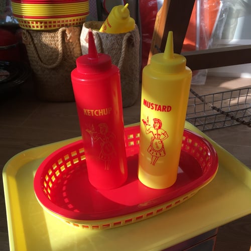 علب ريترو لتقديم ( الكاتشب - ماسترد ) صناعة امريكي...