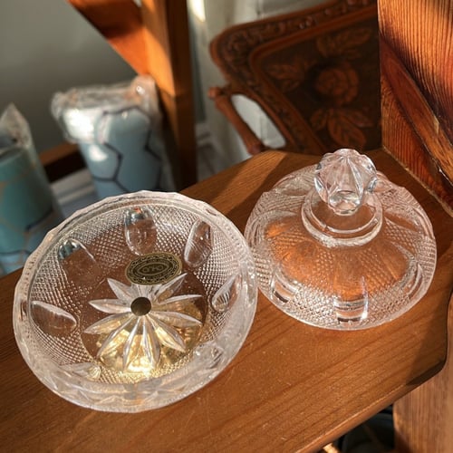 كريستال أصلي ، و اصدار عتيق بقاعدة من النحاس ، صنا...