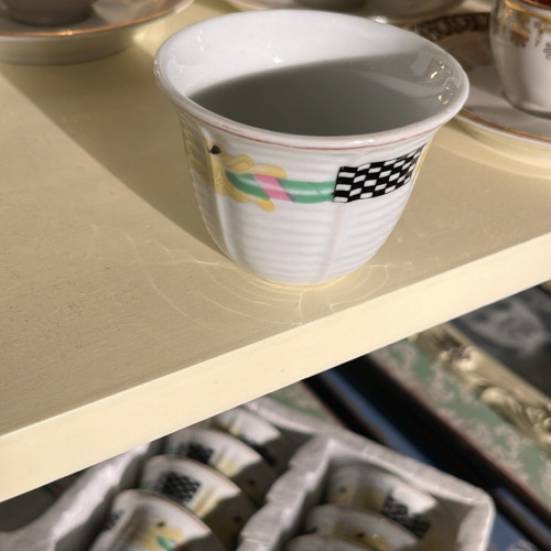 درزن فناجيل عتيقة | ختم أحمر صيني