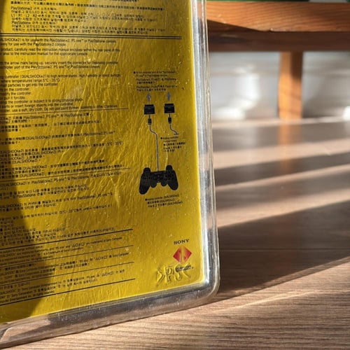 يد " بلاستيشن 2 “ اصدار اصلي قديم