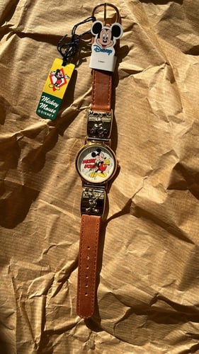 ساعة " ميكي ماوس " فنتج من ديزني | صناعة هونغ كونغ