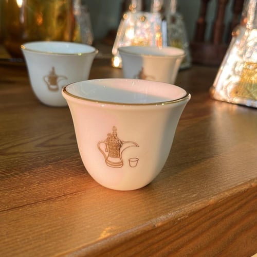 فنجال عتيق | يحمل شعار الدلة